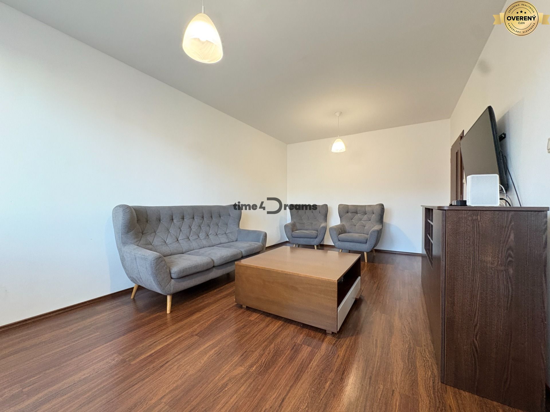 Na predaj: 2 izb.byt + LOGGIA, ŠPAJZA, ŠATNÍK, PIVNICA