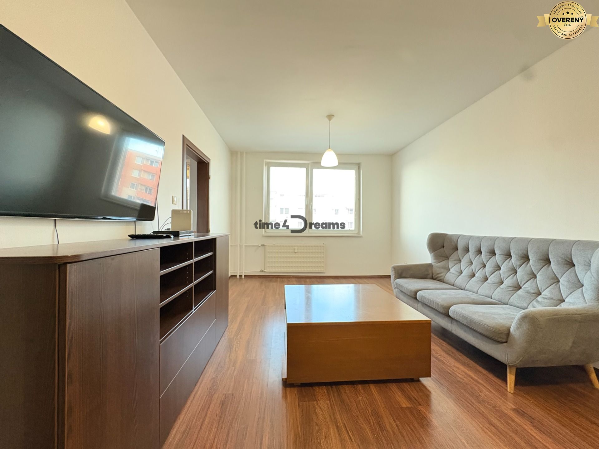 Na predaj: 2 izb.byt + LOGGIA, ŠPAJZA, ŠATNÍK, PIVNICA