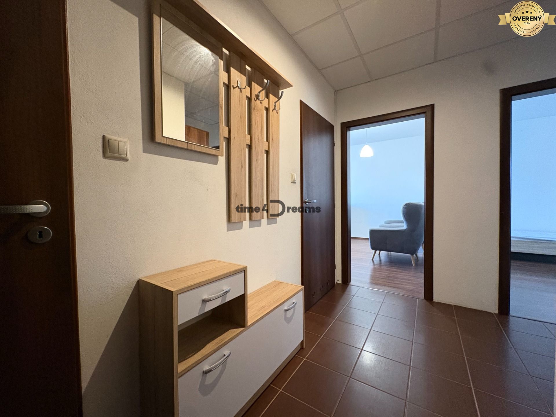 Na predaj: 2 izb.byt + LOGGIA, ŠPAJZA, ŠATNÍK, PIVNICA