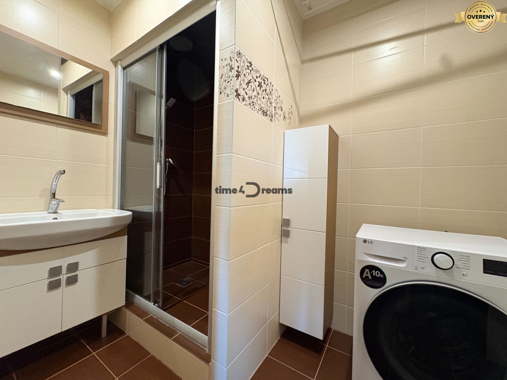 Na predaj: 2 izb.byt + LOGGIA, ŠPAJZA, ŠATNÍK, PIVNICA
