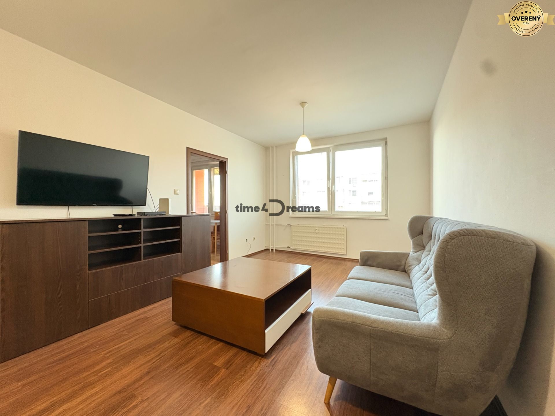 Na predaj: 2 izb.byt + LOGGIA, ŠPAJZA, ŠATNÍK, PIVNICA