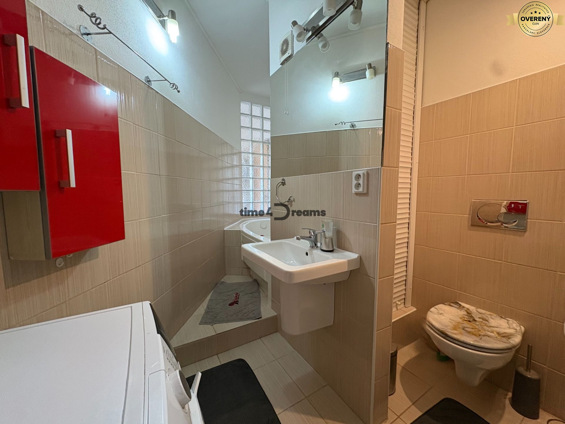 Na predaj: VEĽKÝ 3 izb.byt + LOGGIA + PIVNICA + ŠPAJZA + ŠATNÍK