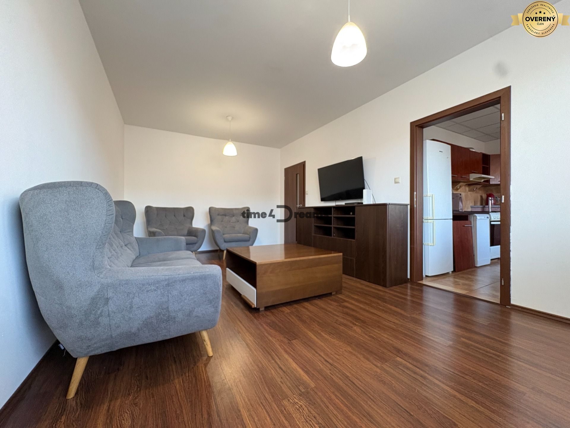 Na predaj: 2 izb.byt + LOGGIA, ŠPAJZA, ŠATNÍK, PIVNICA