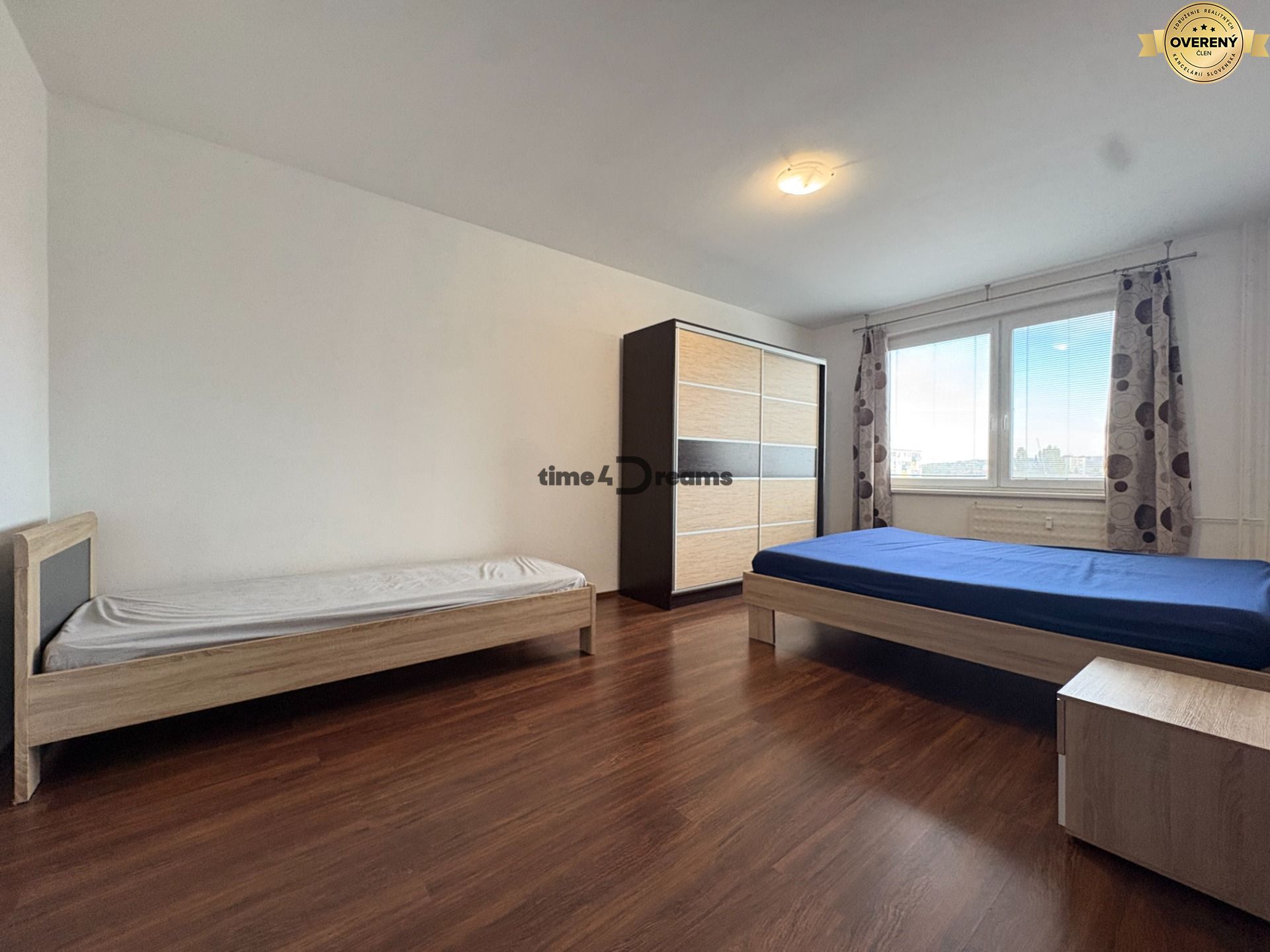 Na predaj: 2 izb.byt + LOGGIA, ŠPAJZA, ŠATNÍK, PIVNICA