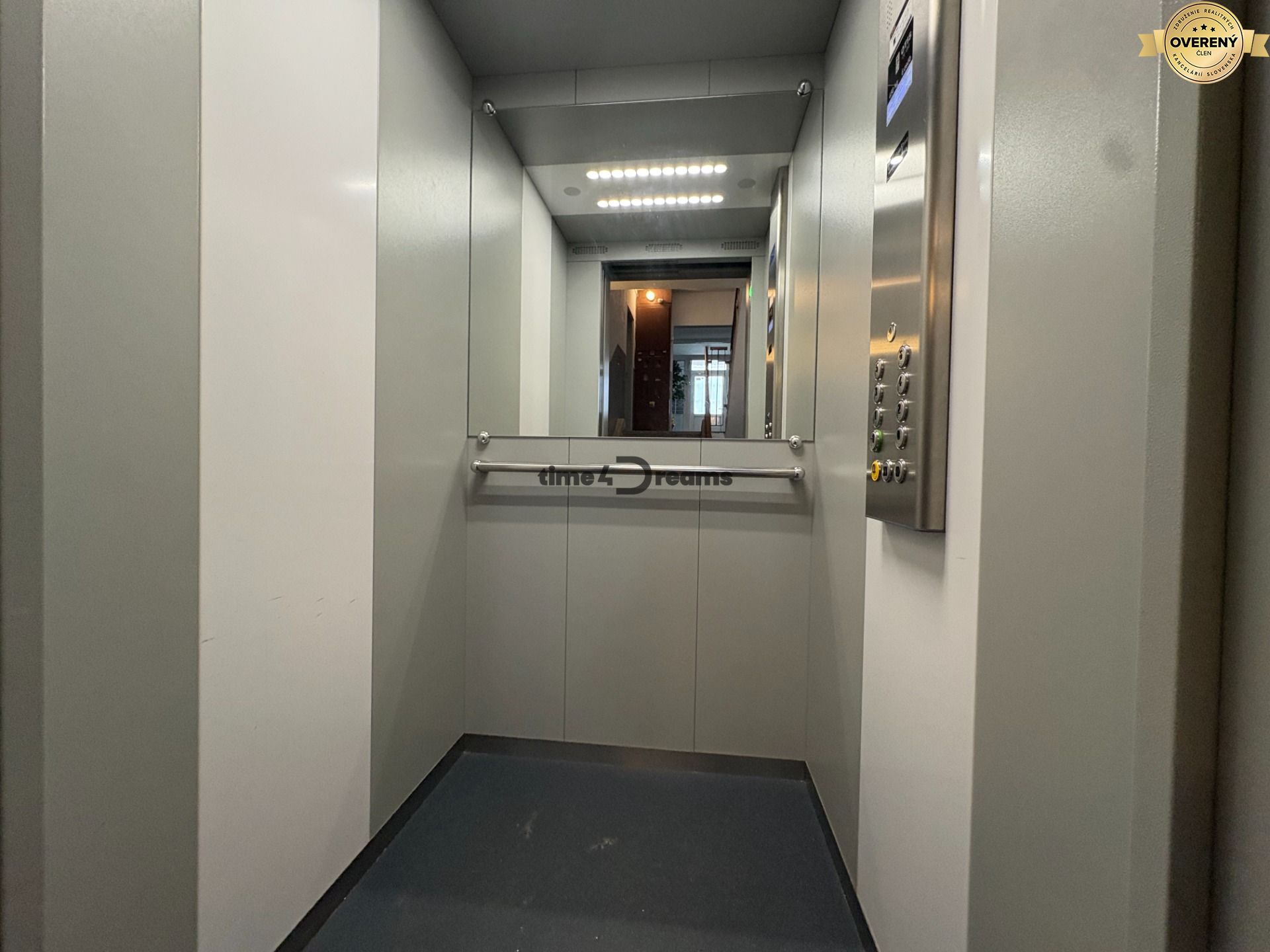 Na predaj: 3 izb.byt + LOGGIA + PIVNICA
