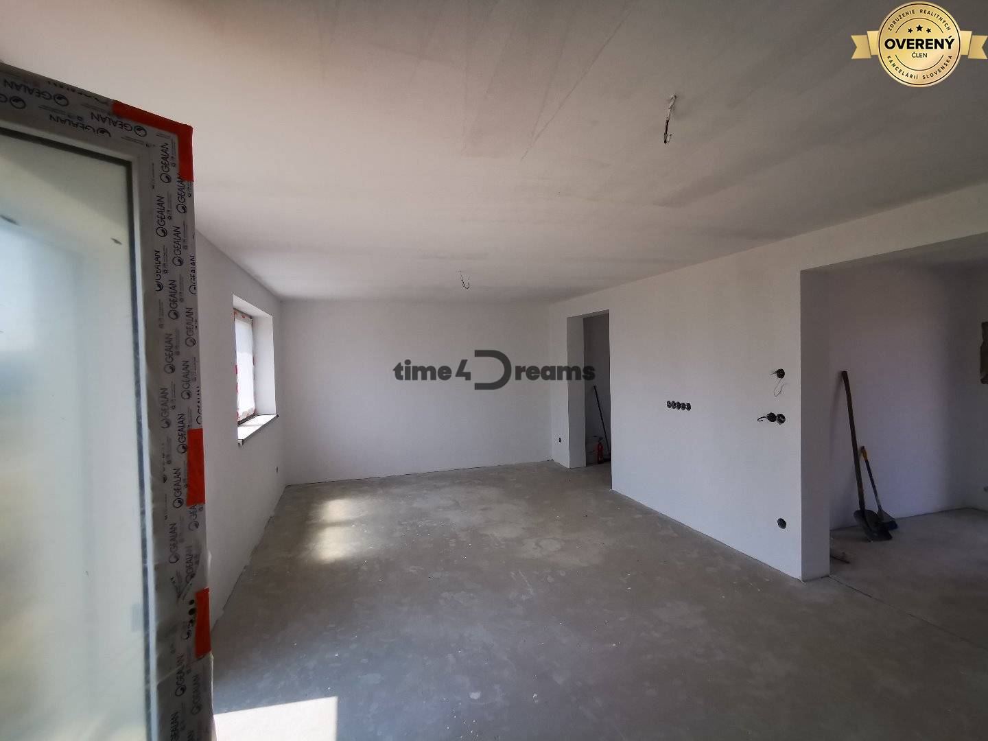 NA PREDAJ Rodinné radové domy v obci Šurianky Perkovce