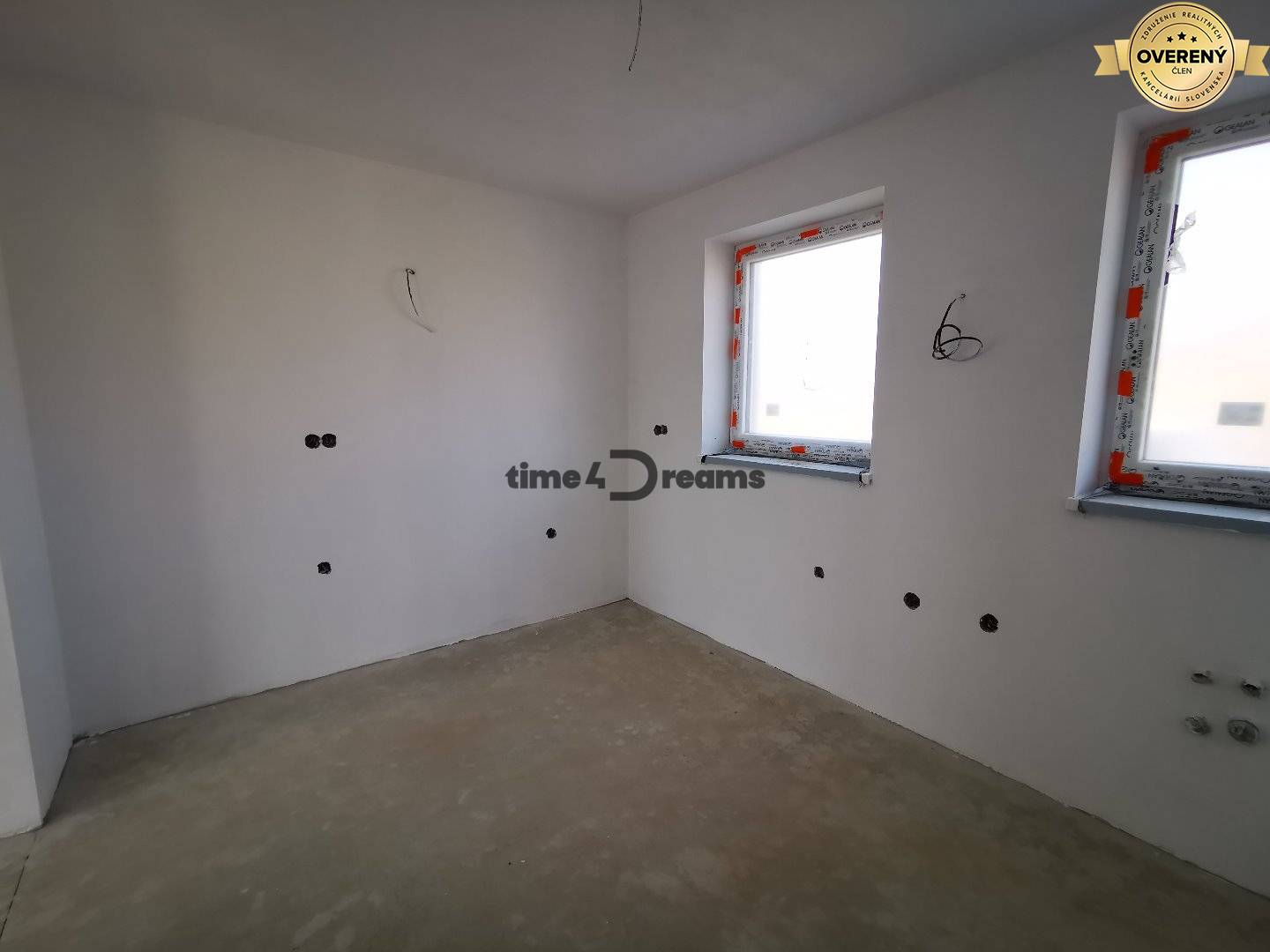 NA PREDAJ Rodinné radové domy v obci Šurianky Perkovce