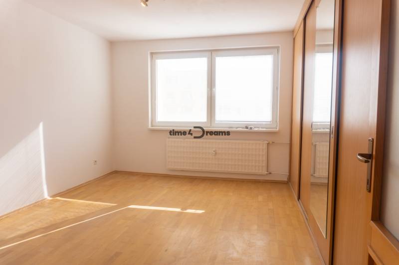 Na PREDAJ: 3 izbový byt + loggia + pivnica