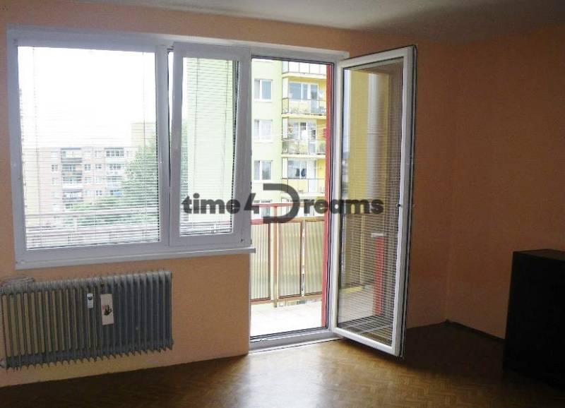 Na predaj: 1 izb.byt + LOGGIA + PIVNICA