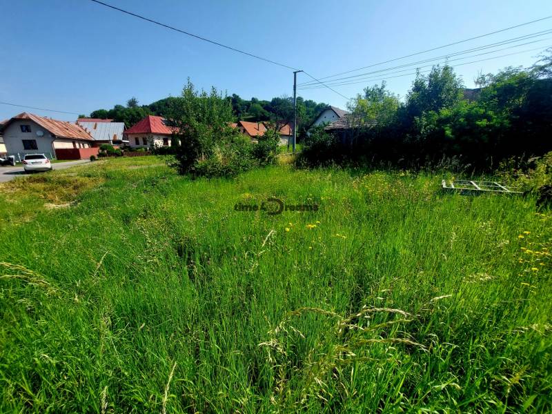 NA PREDAJ - pekný pozemok v obci Hrochoť