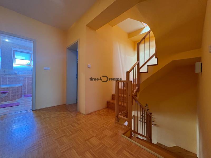MEZONET v CENTRE mesta + BALKON + ŠPAJZA + PIVNICA + GARAŽ