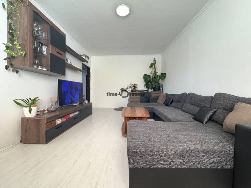 Na predaj: 3 izbový byt + BALKON + ŠPAJZA