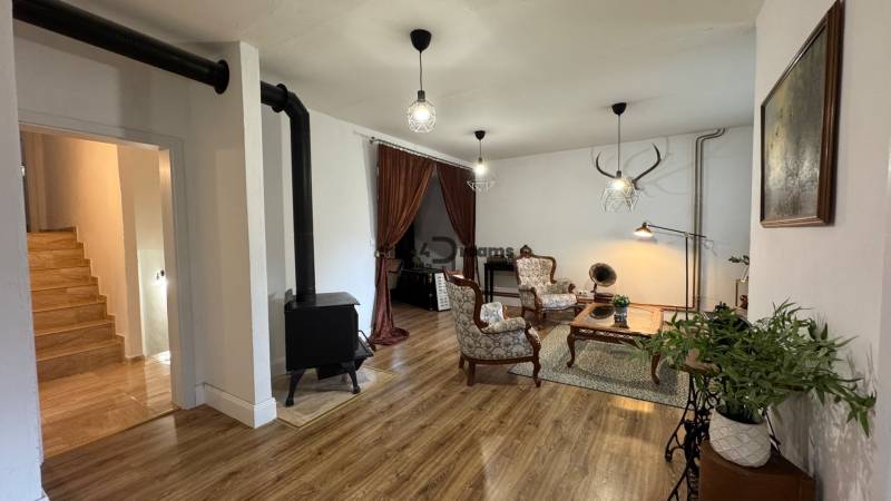 NA PREDAJ 9 izbový rodinný dom v obci Cabaj Čápor 