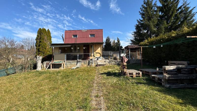 NA PREDAJ pozemok s chatkou Nitra 