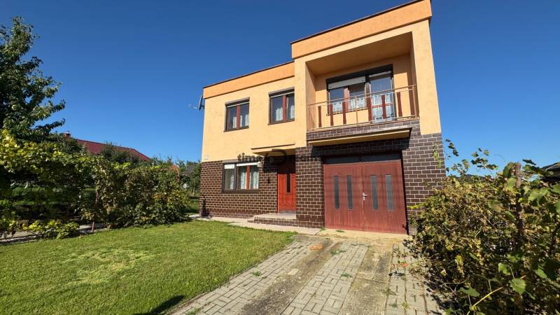 NA PREDAJ 5 izbový rodinný dom v obci Urmince - Topoľčany 