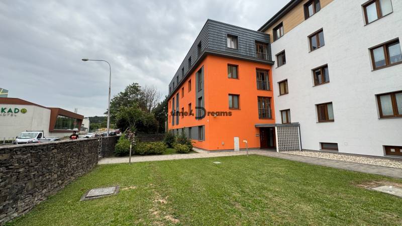 NA PRENÁJOM garážove státie v centre mesta Nitra