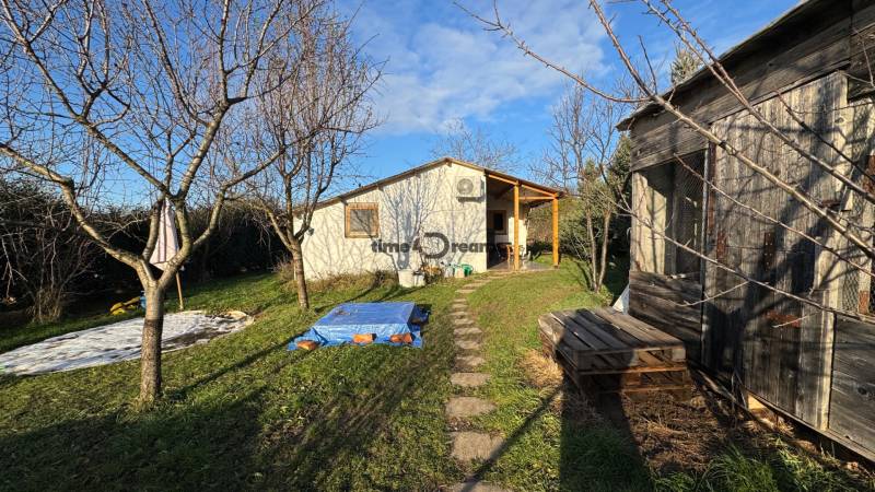 NA PREDAJ 870m2 pozemok Nitra - Čermáň 