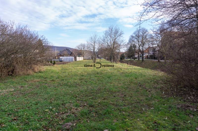 NA PREDAJ pozemky na výstavbu