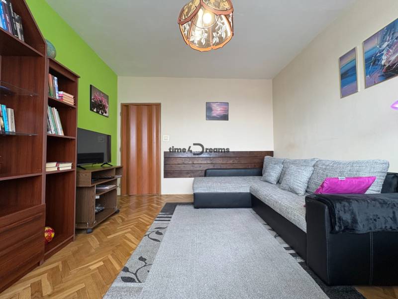 Na predaj: CENTRUM veľký 3 izb.byt + BALKON + ŠATNIK