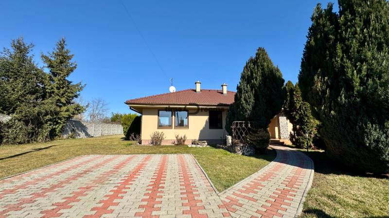 NA PREDAJ Krásny domček na 11á pozemku Cabaj Čápor - NITRA