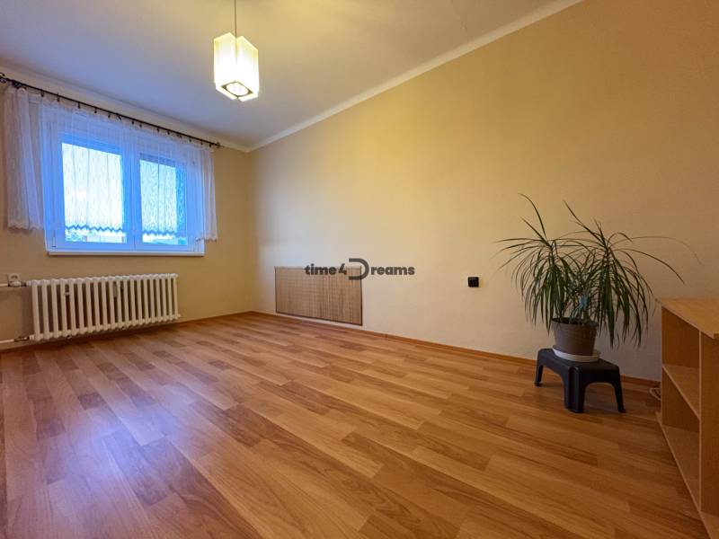 Na predaj: 3 izb.byt + LOGGIA + PIVNICA + KLÍMA