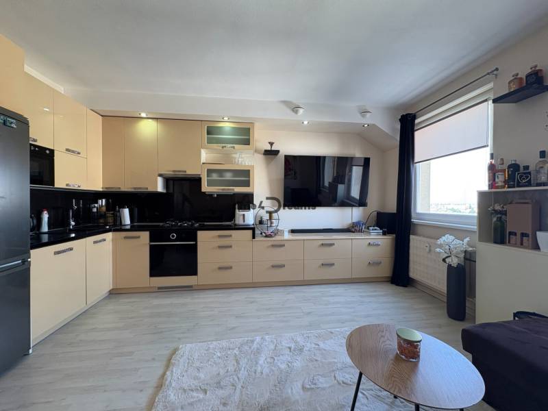 Na predaj 3 izb.byt + LOGGIA + PIVNICA + KLIMA