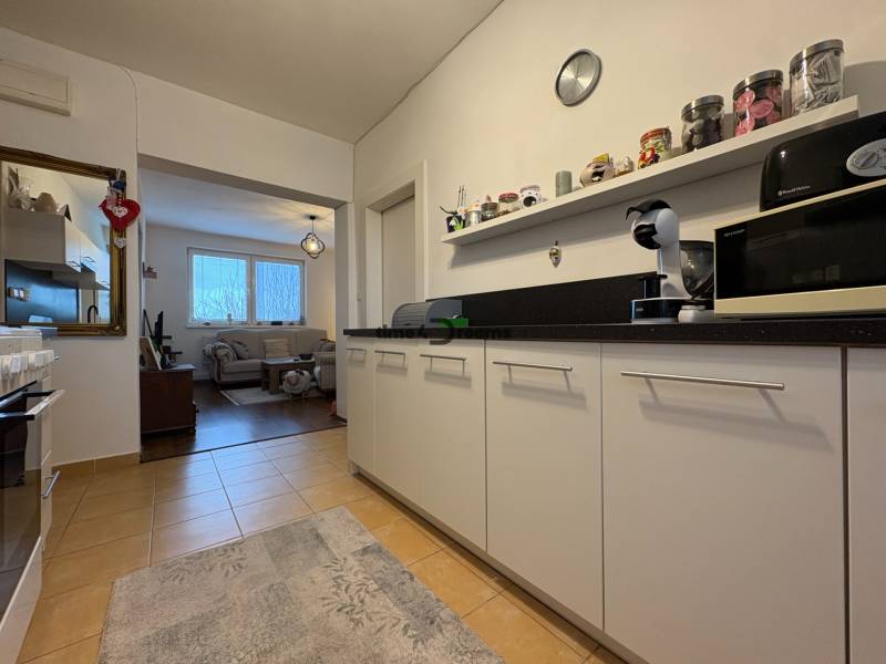 Na predaj: 3 izb.byt + záhradka + pivnica + komora