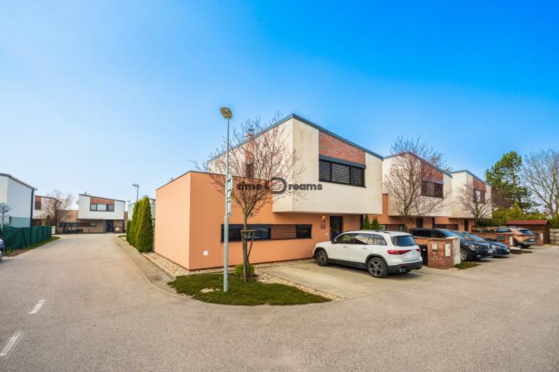 Na predaj rodinný dom v Ivanke pri Nitre