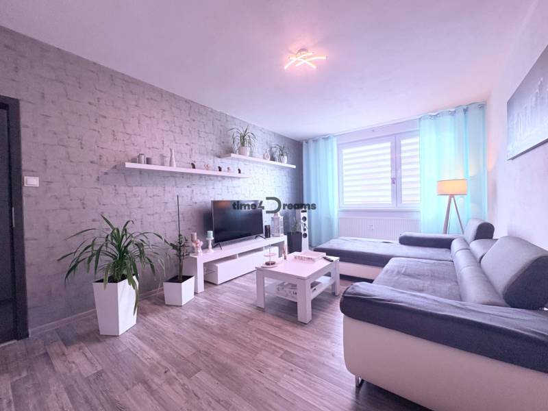 Na predaj: 4 izb.byt + BALKON + PIVNICA