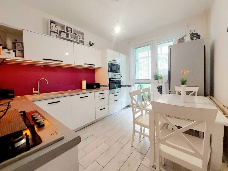 NA PREDAJ  pekný zrekonštruovaný 3ibyt Prievidza-Necpaly