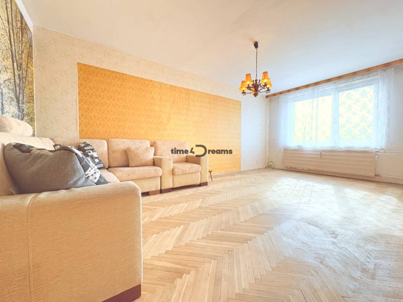 Na predaj: CENTRUM: 3 izb.byt + ŠATNIK + PIVNICA