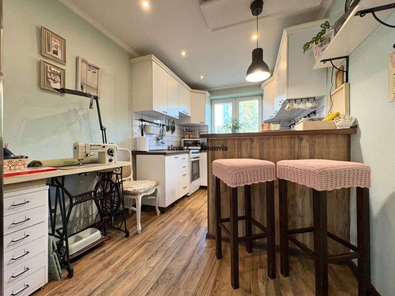 Na predaj: CENTRUM 2 izb.byt + 3x PIVNICA