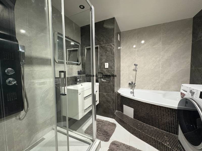 Prenájom: 4 izbový byt + LOGGIA + PIVNICA