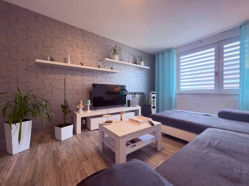 Na predaj: 4 izb.byt + BALKON + PIVNICA