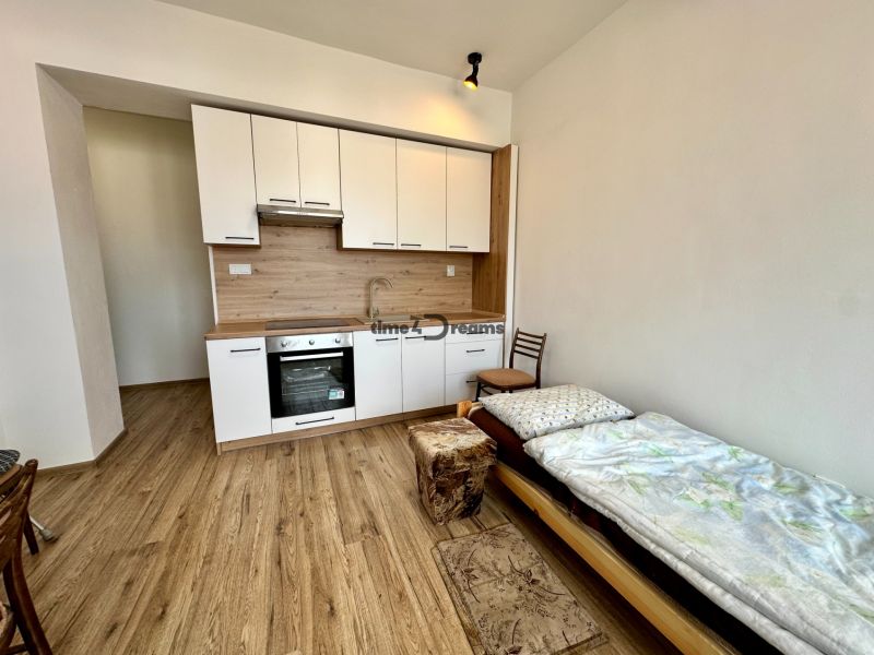 Na Predaj: Útulná garzónka s balkónom v širšom centre Hlohovca