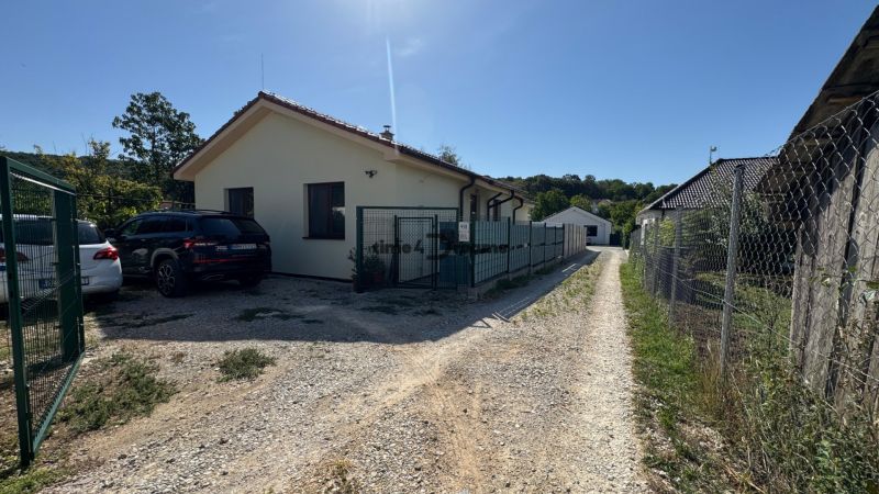 NA PREDAJ 3 - izbový Rodinný dom v obci Jarok