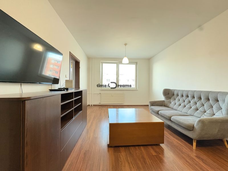Na predaj: 2 izb.byt + LOGGIA, ŠPAJZA, ŠATNÍK, PIVNICA